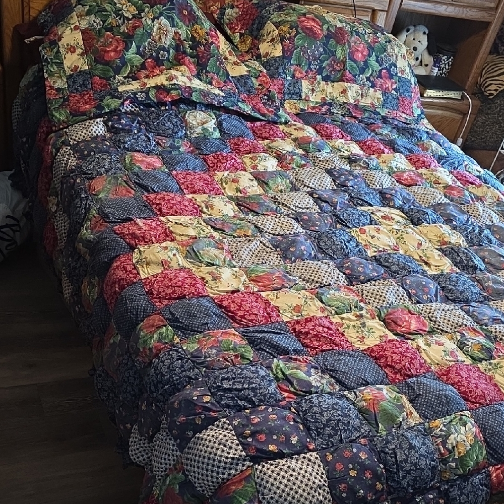 Vintage JCPenney Home Collection Floral Puff Patchwork Quilt Set
